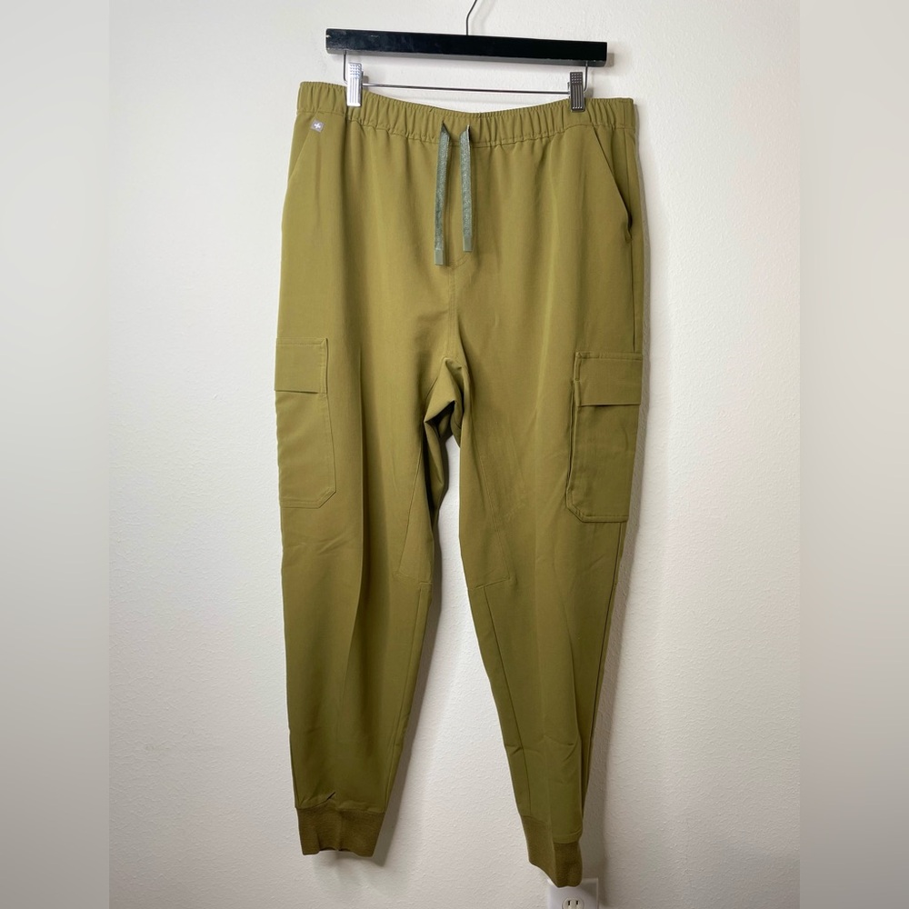 FIGS Martini Olive Nala polo scrub Set. XL - Picture 5 of 7